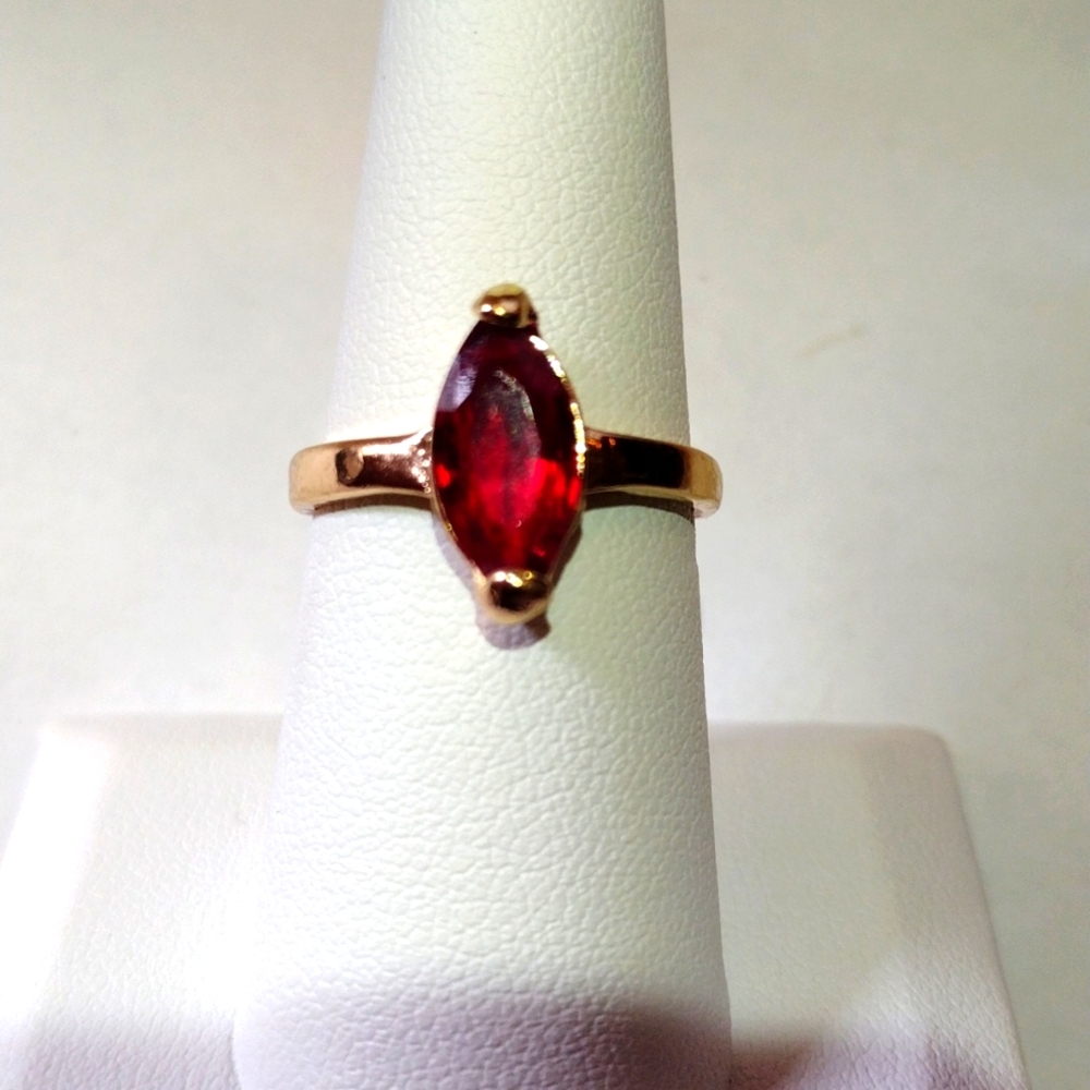 SOLD!! NWT Beautiful Boho Gold 7.5 Ring w Bright Red Zircon Stone!! - Picture 1 of 5